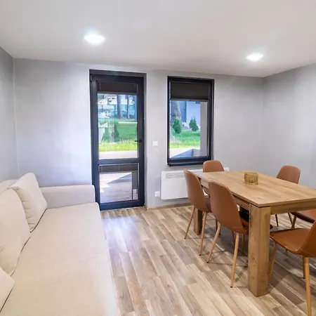 Boro Village アパート *